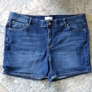 Lane Bryant Mid-Rise Girlfriend Short Flex Shorts